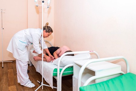 Как ставят капельницу от похмелья в клинике